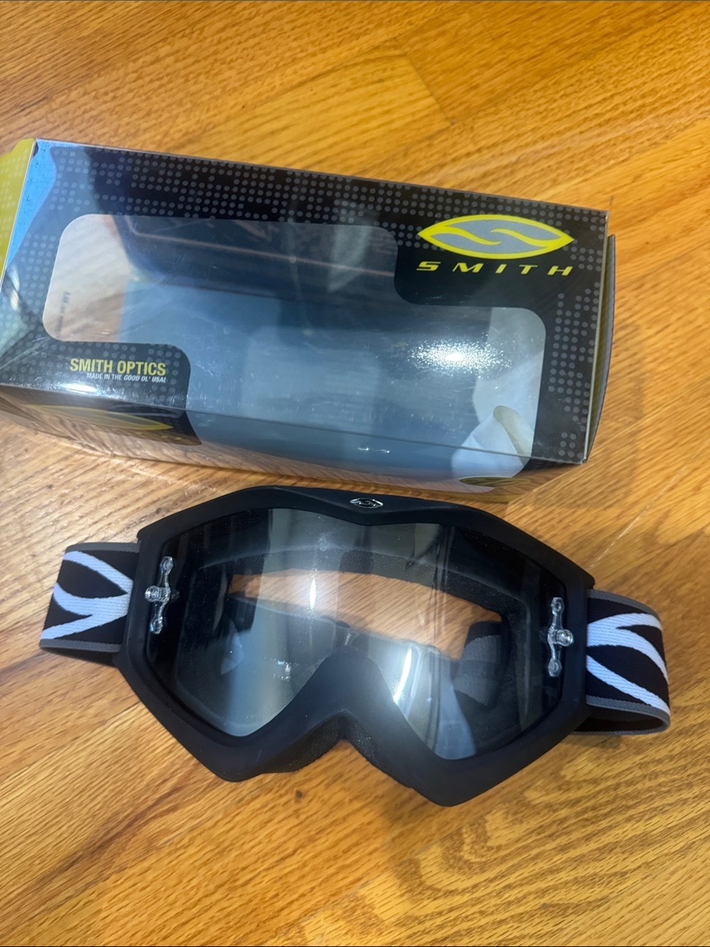 SMITH Black Goggles with Clear Lens and Black/White Strap